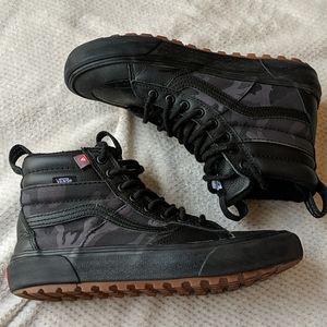 Vans black camo men's 7 women's 8.5